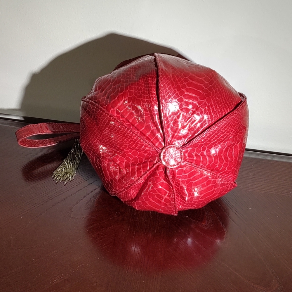 Cache Crossbody - Picture 3 of 8